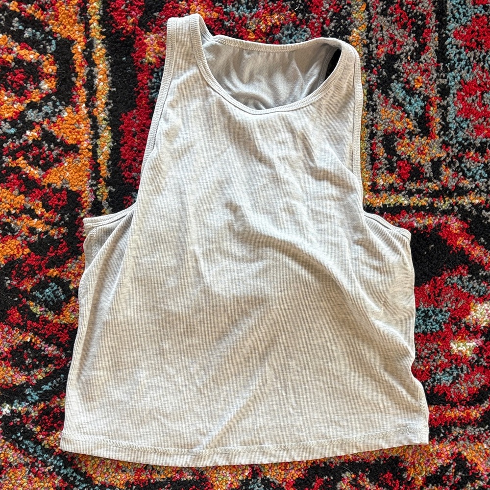 Vuori Women's Heather Gray Cropped Ribbed Tank Top - Picture 2 of 3